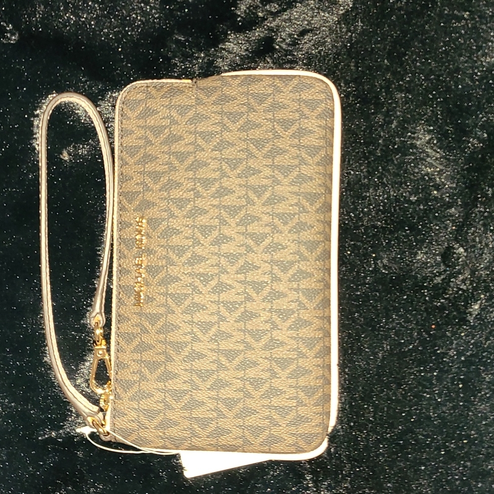 Michael Kors wristlet in powder blush
